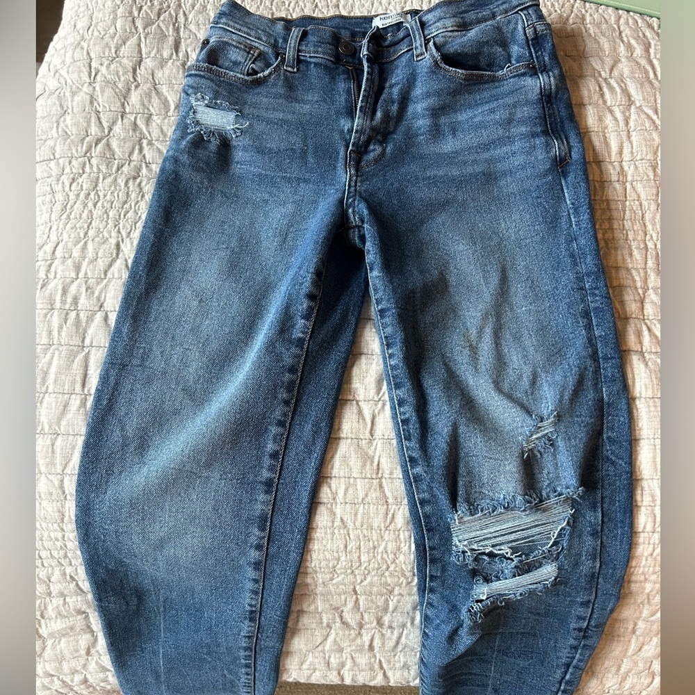 KENSIE ripped knee jeans size 4/27
